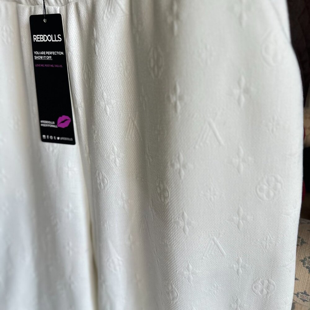A MUST BUY! TRENDY, STYLISH, Spring, Summer, Fall OR Winter, WINTER WHITE! - Picture 6 of 9